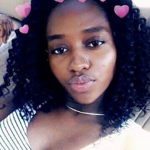 Meet your Posher, Eveline